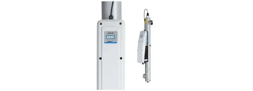 Vit industriell vattenreningsenhet Auto UV Titan med digitaldisplay